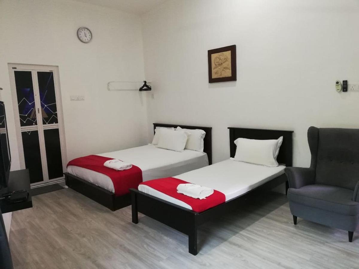 Roomstay Hj Esmon Parit Raja Uthm Bagian luar foto