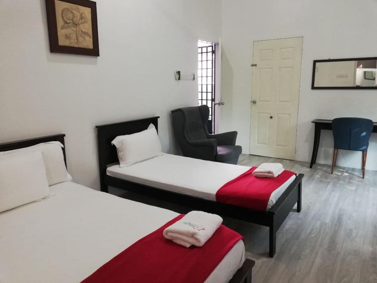 Roomstay Hj Esmon Parit Raja Uthm Bagian luar foto
